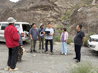 省核地質(zhì)局副局長(zhǎng)邵生龍一行蒞臨我隊(duì)檢查工作